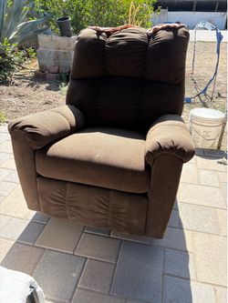 Free reclinable sofa