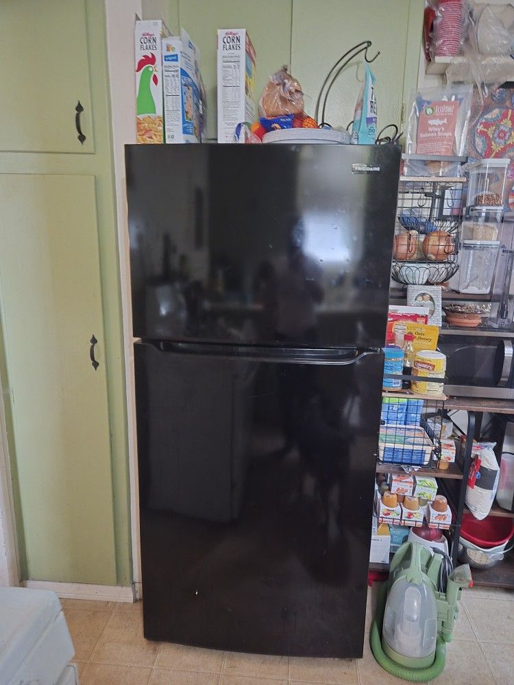 3 Year Old Frigidaire Refrigerator