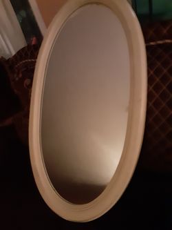 Espejo ovalado mide 41x23 pulgadas