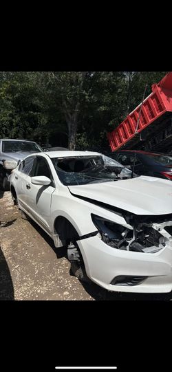 Nissan Altima 2017 Parts