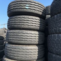 235/85/16 vendo un set de llantas usadas excelente condiciones de vida las 4 ✅🤩I am selling a set of used tires, all 4 in excellent living conditions