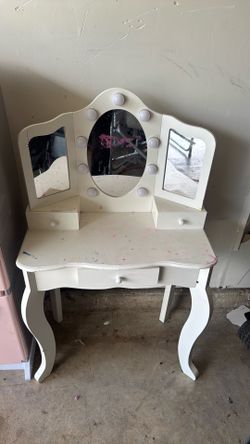 Kids vanity