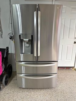 LG 28 cu. French Door Refrigerator