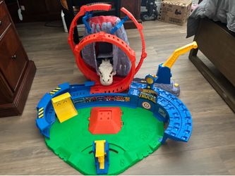 Hot wheels city + monster trucks
