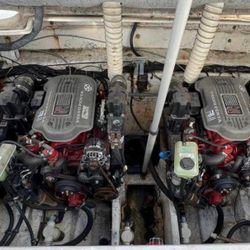 2 Volvo penta engine 5.7, motores , se quitaron del bote funcionando perfectamente , solo tienen 490 hrs, también tengo las patas y las propelas