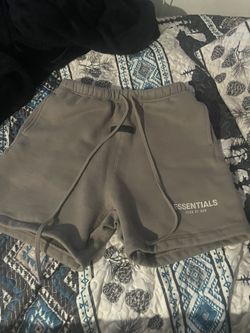 ESSENTIALS SHORTS
