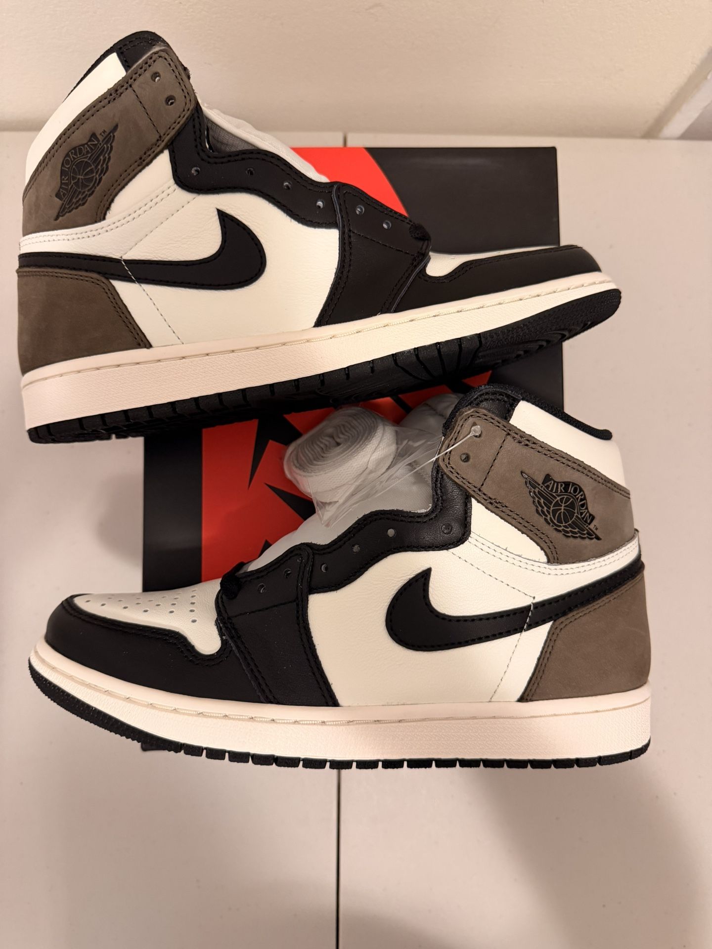 Jordan 1 Retro High Dark Mocha Size 8.5 Men