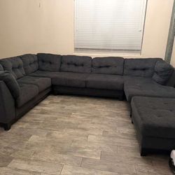 Modern Sectional Sofa – Excellent Condition!