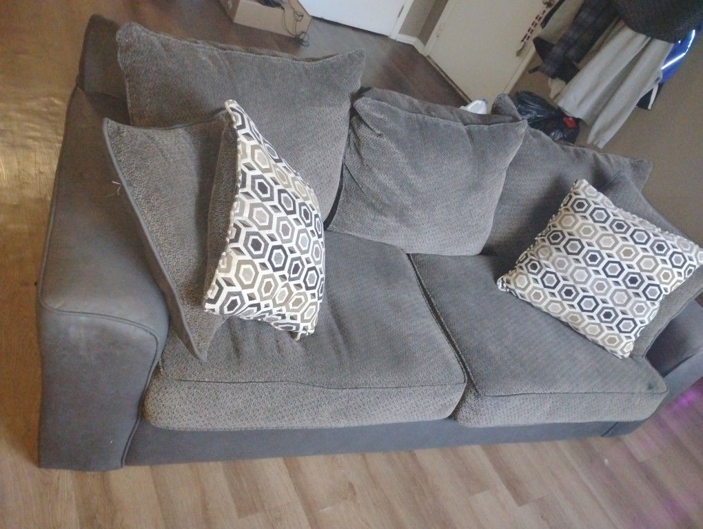 Like New Couch No Animals