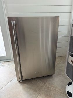Outdoor/mini fridge