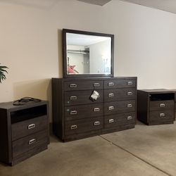 BEAUTIFUL 3pc ASHLEY FURNITURE BEDROOM DRESSER / Nightstands Set