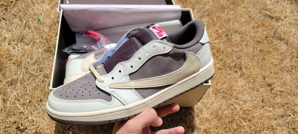 Jordan 1 Retro Low OG SP
Travis Scott Reverse Mocha