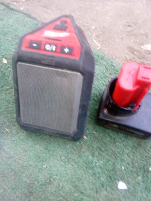 Milwaukee M12 Speaker