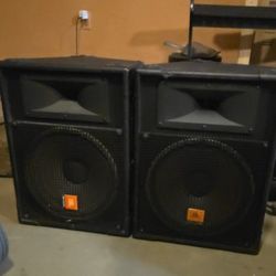 Two Used JBL MR905 Speakers Unpowered 