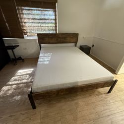 new queen size bed and matress 