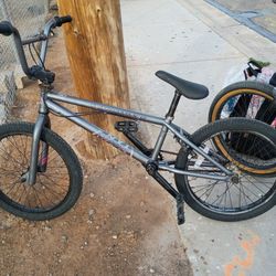 18-in Warhammer Nitrous BMX  $100 Obo