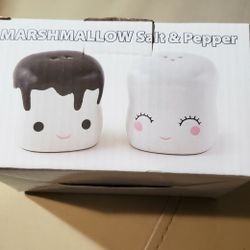 Salt & Pepper Shaker Set!   Marshmallows!   New In Box. 