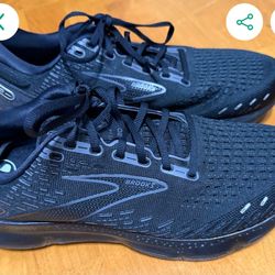 Black size 10.5 Brooks shoes.