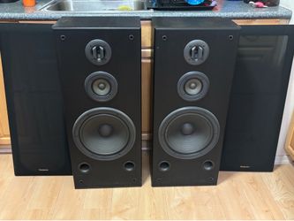 Set Of 2 Large Technics Speakers