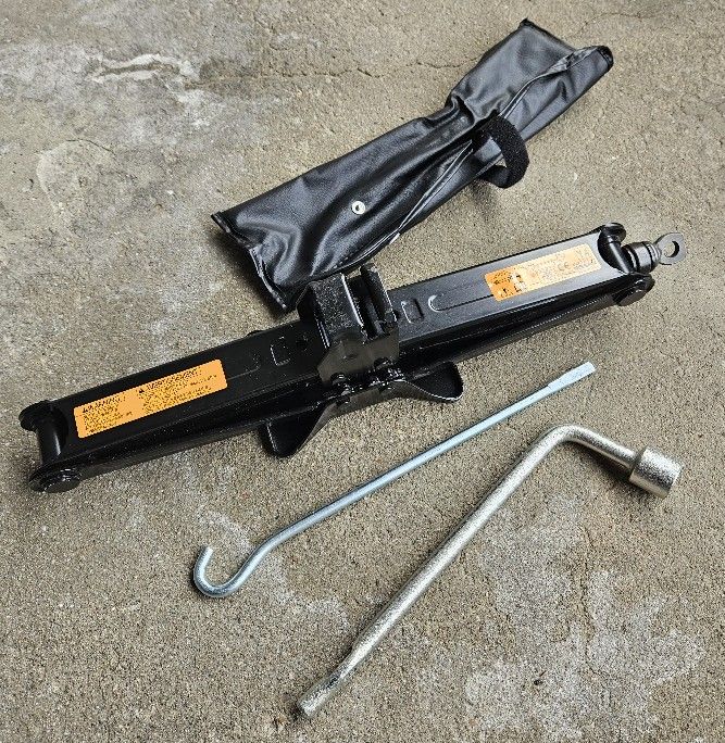 NEW SCISSOR CAR JACK FROM 2017 NISSAN ROGUE
