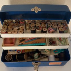 Vintage Sewing Accessories In Box