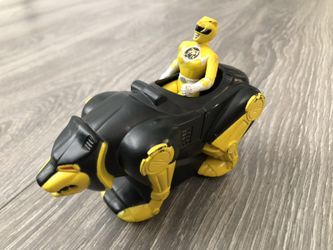 Vintage 1995 Saban Power Rangers Yellow Ranger 4" Action Figure  W/ Yellow Lion $ 20