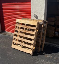 FREE Wood Pallets