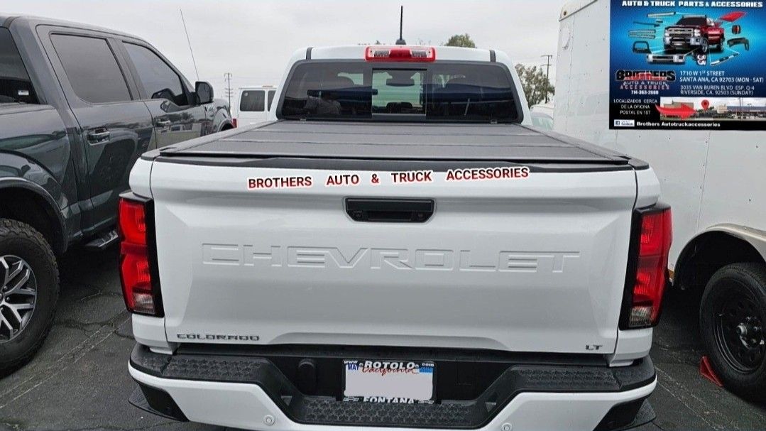 Tonneau Cover Flush Hard Bed Cover Tri-Fold Matte Finish Bakflip MX4 Tapaderas Al Raz