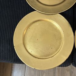 6 gold plastic chargers