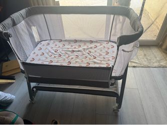 Baby Cosleeper or bassinet