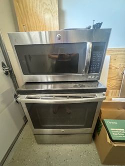 🔥 Kitchen Remodel Sale! GE Stainless Steel Oven & Microwave – Both Work Perfectly – $500 OBO 🔥
