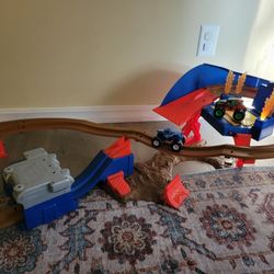 Monster Jam, Supercharge Speedway Playset