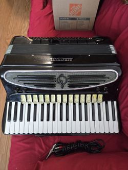 Vintage Giulietti Piano Accordion with Electronic Pickup – Made in Italy