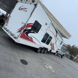 2009 g Force Toy Hauler 5th Wheel 