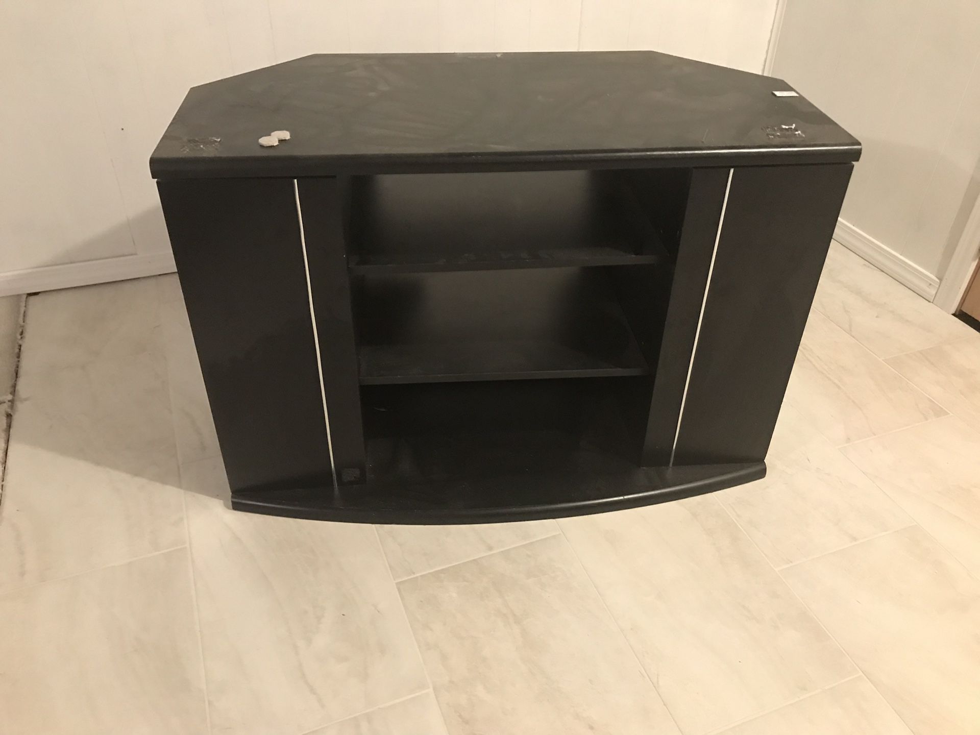 Medium size tv stand and shelf. Great for a kids/teenagers room. Super sturdy. About 42” wide
