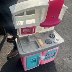 Free Kids Kitchen Set 