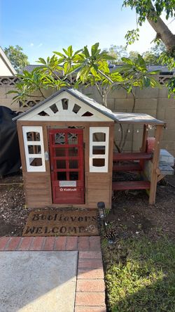 KidKraft Grill & Chill Pizza Party Wooden Outdoor Playhouse
