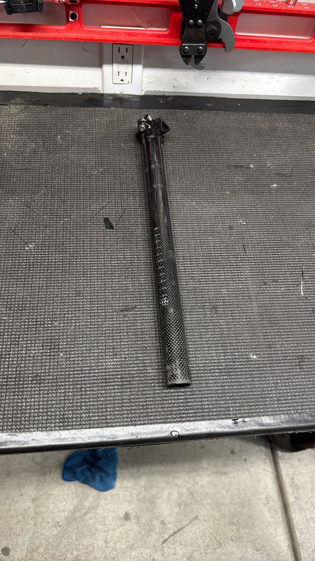 30.8 Carbon Fiber Seatpost