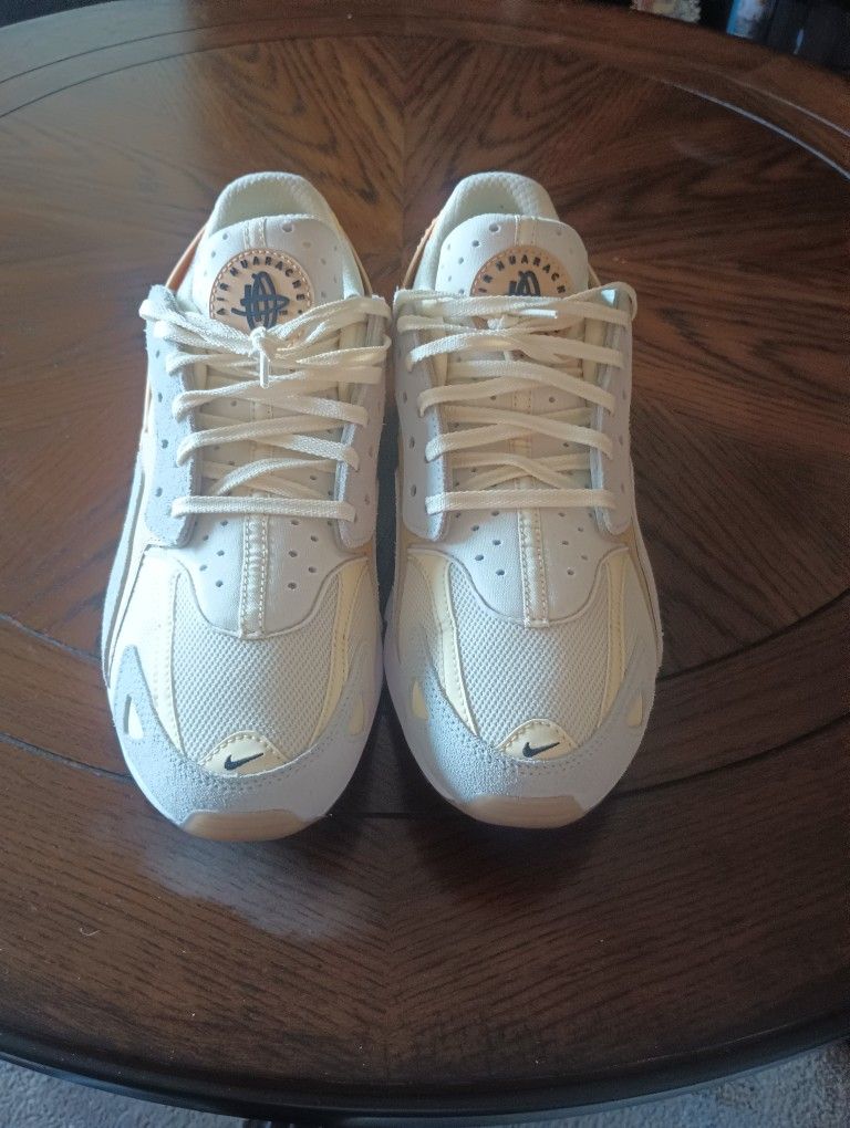 NIKE AIR HUARACHE SIZE "9" MENS NEW WORE THEM TWICE $50 O.B.O