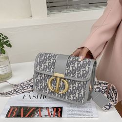 Fashion new women‘s foreign style women’s bag high-end small square bag one-shoulder cross-body bag women‘s hair finish