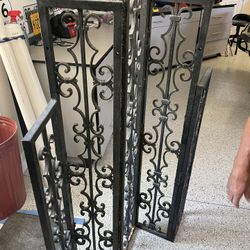 Decorative steel divider for home/outdoors