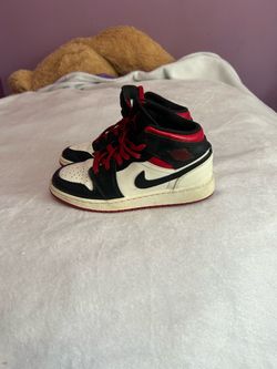 Air Jordan 1 Mid Black Toe Sneakers