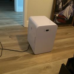 mini fridge 
