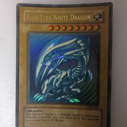 YuGiOh LP Blue Eyes White Dragon Holo SDK-001