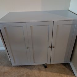 Sewing cabinet