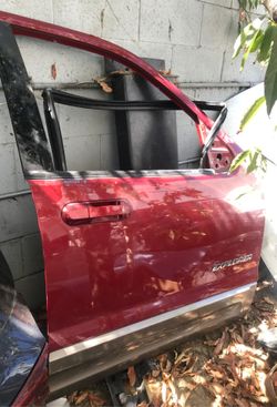 2005 Ford Explorer door