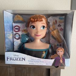 Disney’s Frozen 2 Queen Anna Deluxe Styling Head doll