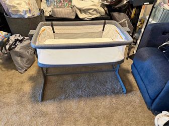 Delta Children Close2Me Bedside Baby Bassinet Sleeper with Breathable Mesh and Adjustable Heights - Lightweight Portable Crib, Grey