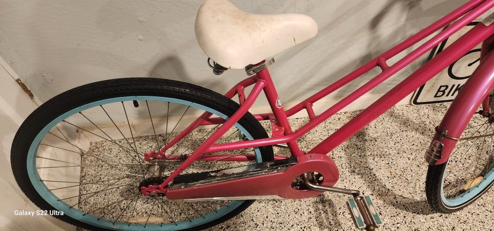 Huffy Premier Women s Cruiser Bike 700c Pink FREE BASKET for Sale in Santee CA OfferUp