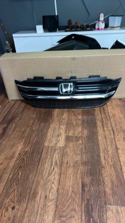2016-2017-  2018 HONDA PILOT FRONT UPPER GRILLE OEM